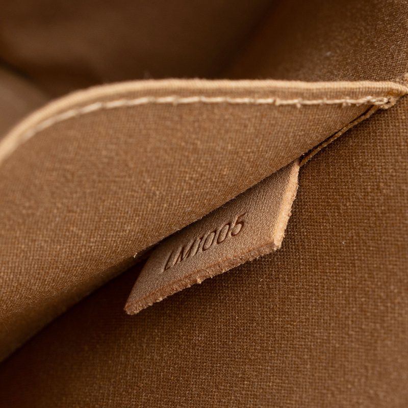 Louis Vuitton Monogram Vernis Roxbury Drive Clutch (JTTZyc) - Image 6