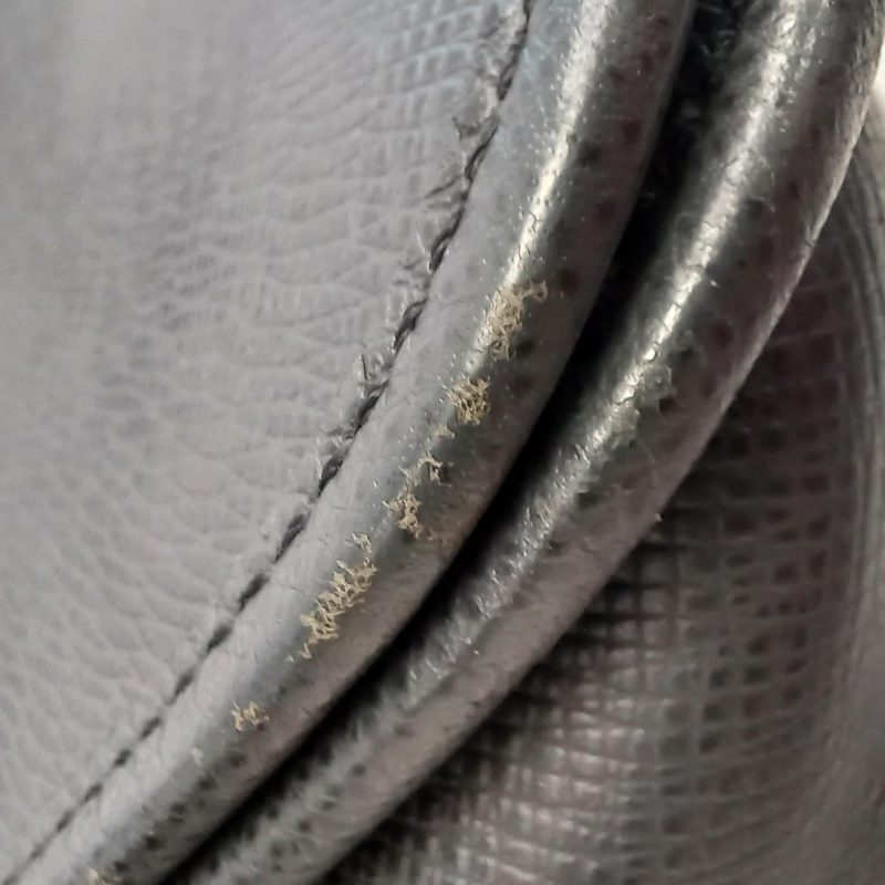 Louis Vuitton Taiga Andrei (0suZWV) - Image 9