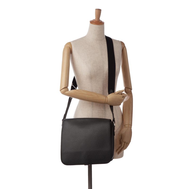 Louis Vuitton Taiga Andrei (0suZWV) - Image 10