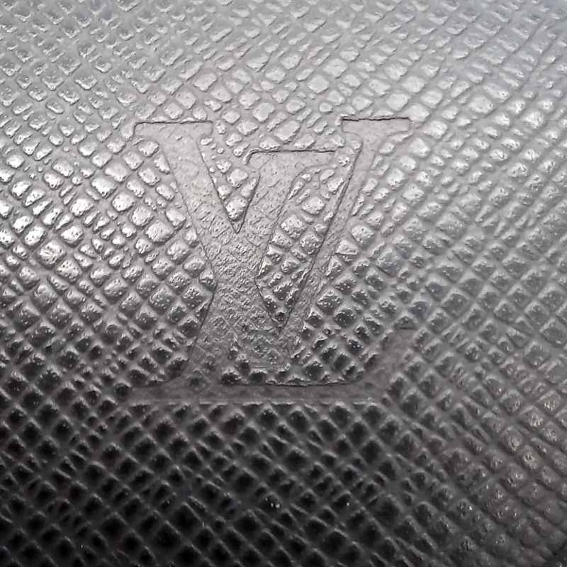 Louis Vuitton Taiga Andrei (0suZWV) - Image 6
