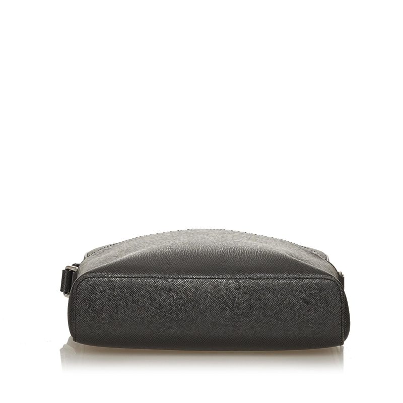 Louis Vuitton Taiga Anton Messenger PM (28983) - Image 4