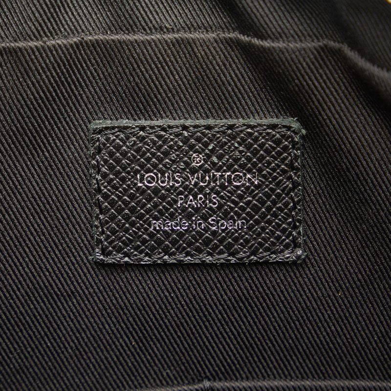 Louis Vuitton Taiga Anton Messenger PM (QmN9Ao) - Image 7