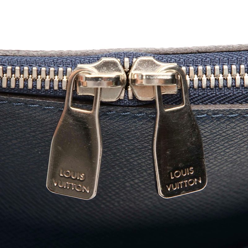 Louis Vuitton Taiga Grigori MM (37404) - Image 9