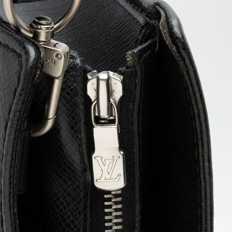 Louis Vuitton Taiga Leather Lozan Briefcase (9OeHvp) - Image 10