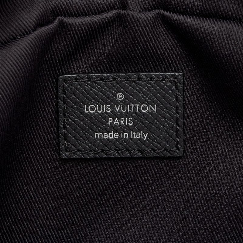 Louis Vuitton Taiga Leather Outdoor Bumbag (8TztVF) - Image 8