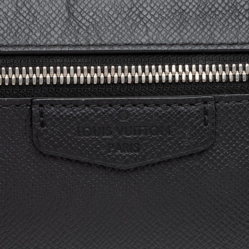 Louis Vuitton Taiga Leather Outdoor Bumbag (8TztVF) - Image 9