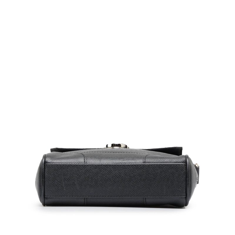 Louis Vuitton Taiga Luca (ePr5Wb) - Image 4