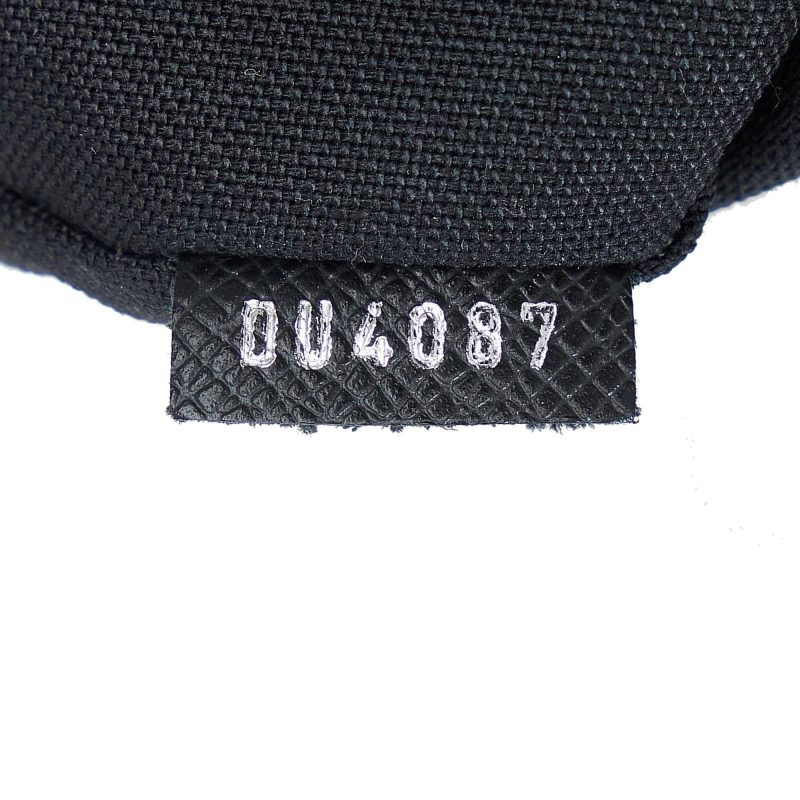 Louis Vuitton Taiga Luca (ePr5Wb) - Image 8