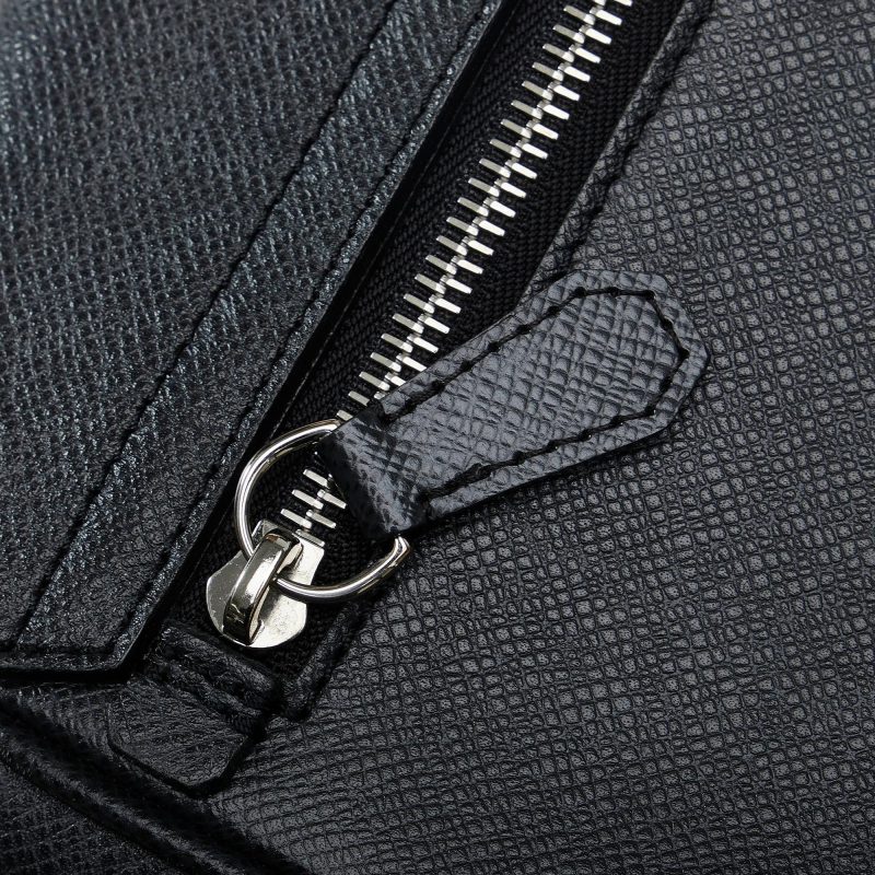 Louis Vuitton Taiga Luca (ePr5Wb) - Image 9