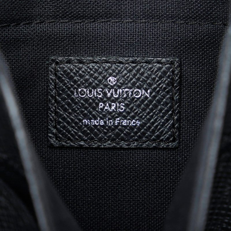 Louis Vuitton Taiga Luca (ePr5Wb) - Image 7