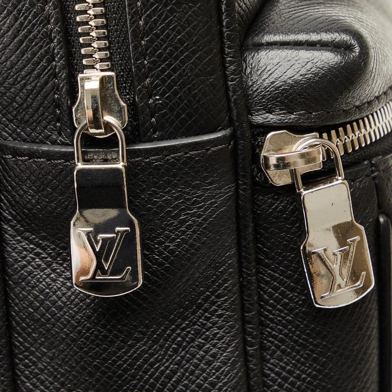 Louis Vuitton Taiga Outdoor Bumbag (9G6sal) - Image 9