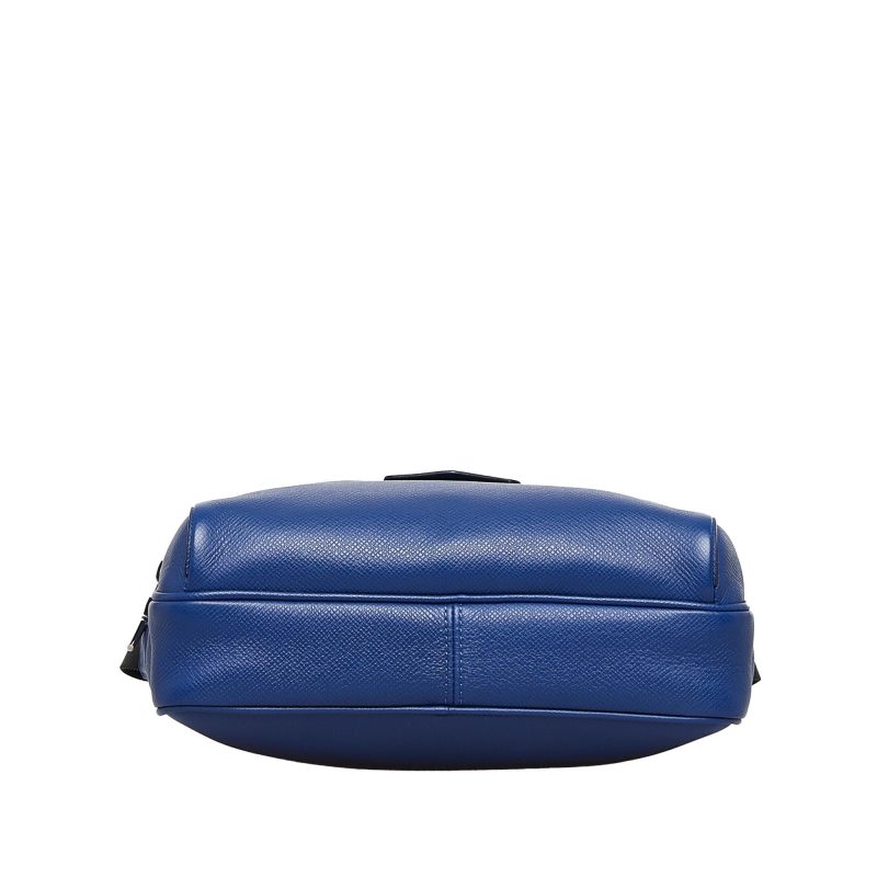 Louis Vuitton Taiga Outdoor Messenger PM (ICaYBe) - Image 4