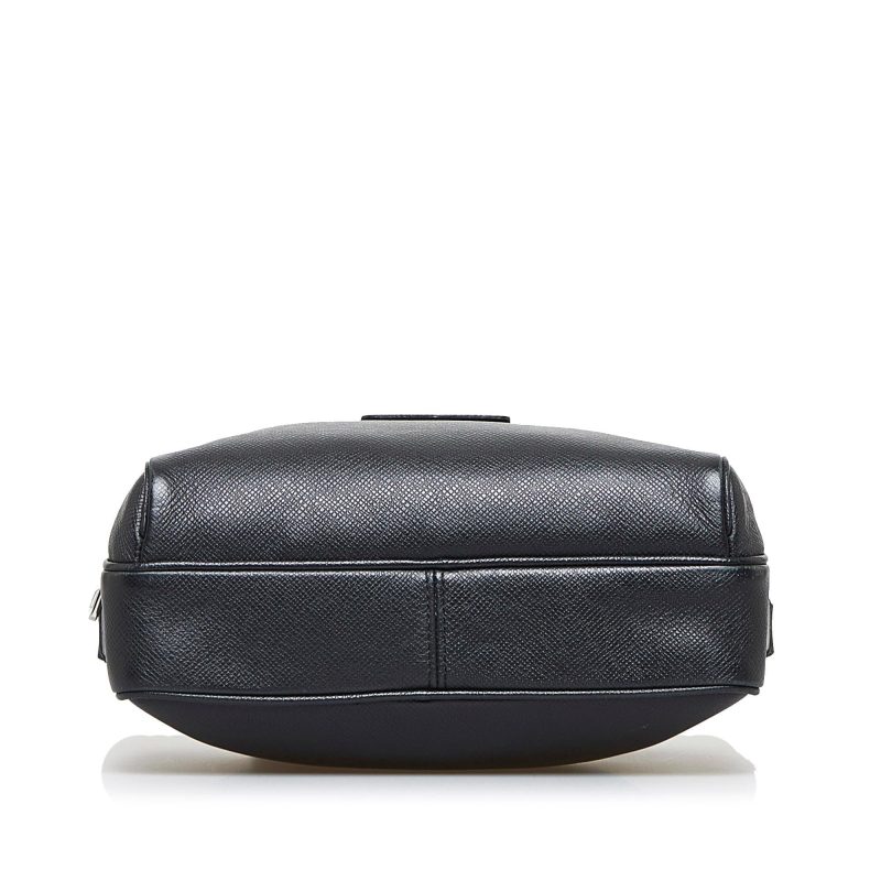 Louis Vuitton Taiga Outdoor Messenger (6BNpFk) - Image 4