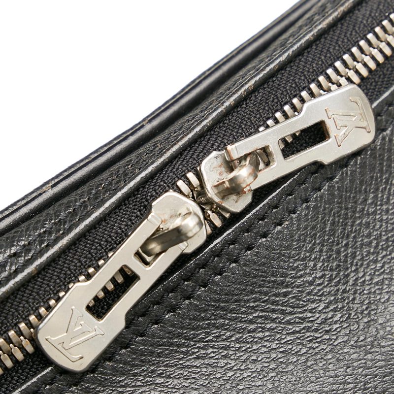 Louis Vuitton Taiga Reporter PM (27532) - Image 10