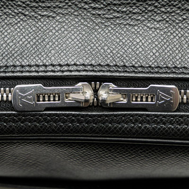 Louis Vuitton Taiga Reporter PM (f2dwZU) - Image 10