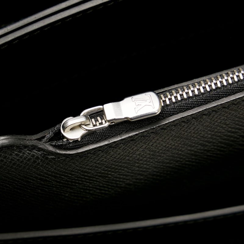 Louis Vuitton Taiga Robusto 1 Briefcase (QkwrYL) - Image 9