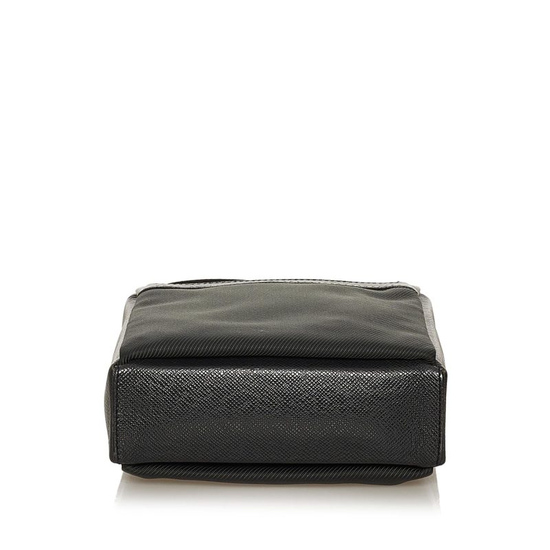 Louis Vuitton Taiga Sayan (28875) - Image 4