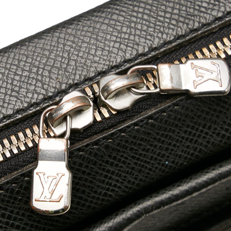 Louis Vuitton Taiga Sayan (28875) - Image 9