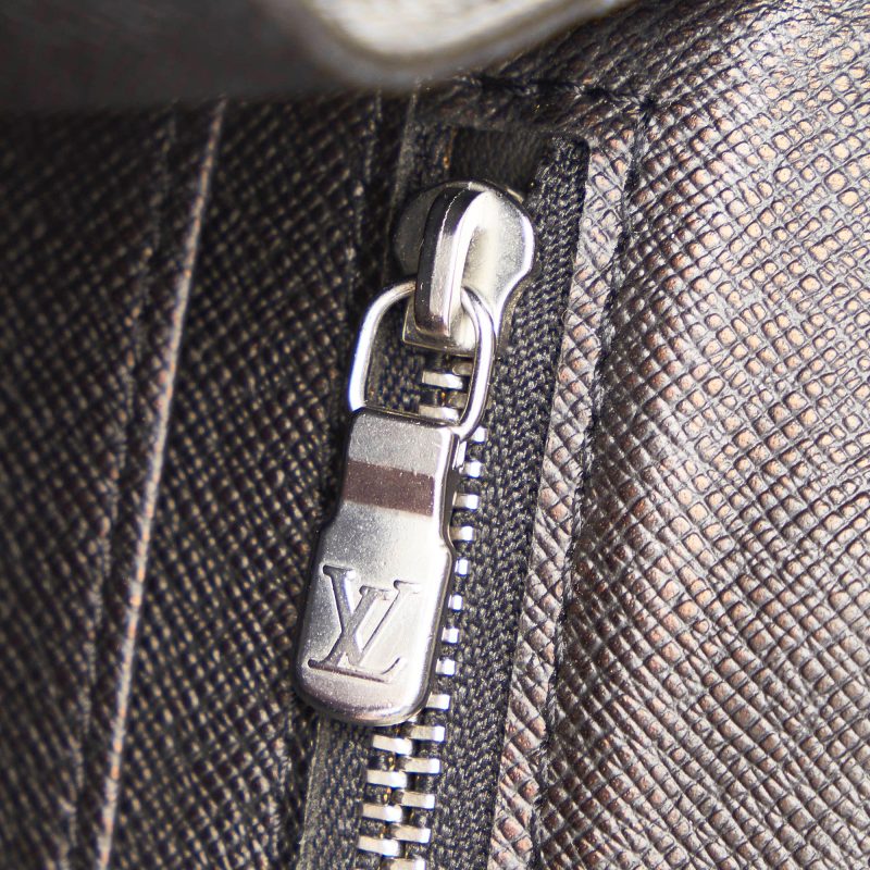 Louis Vuitton Taiga Selenga (28238) - Image 9