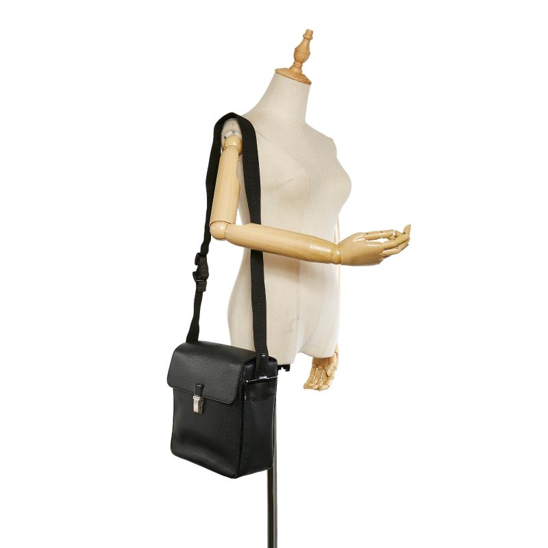 Louis Vuitton Taiga Yaranga (25474) - Image 5