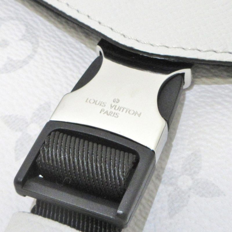 Louis Vuitton Taigarama Outdoor Flap Messenger (E3Pq4v) - Image 9