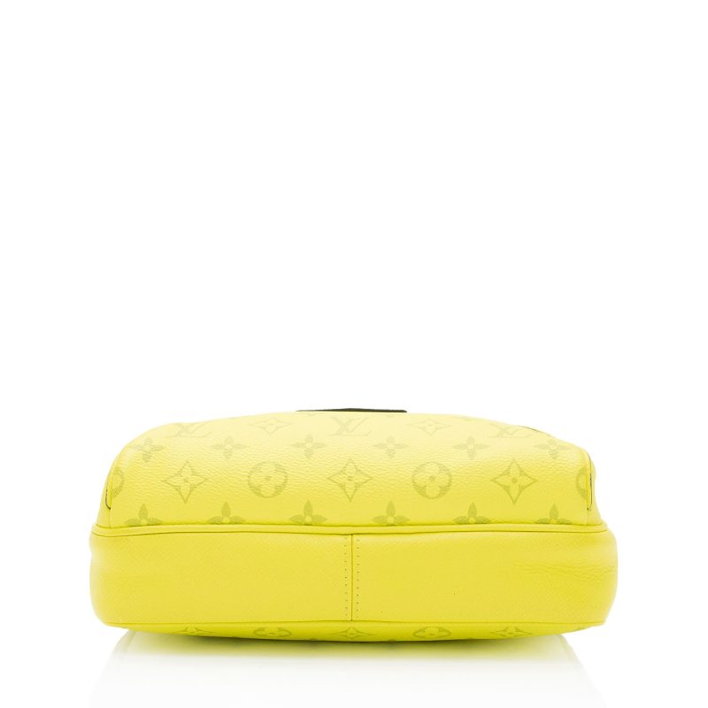 Louis Vuitton Taigarama Leather Outdoor Messenger Bag (2LtRge) - Image 4