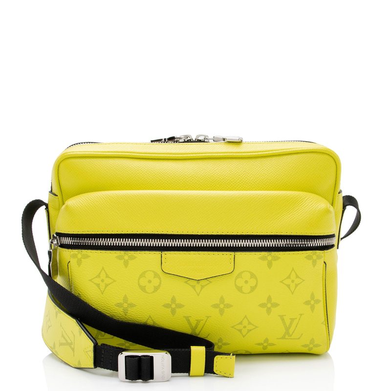 Louis Vuitton Taigarama Leather Outdoor Messenger Bag (2LtRge)