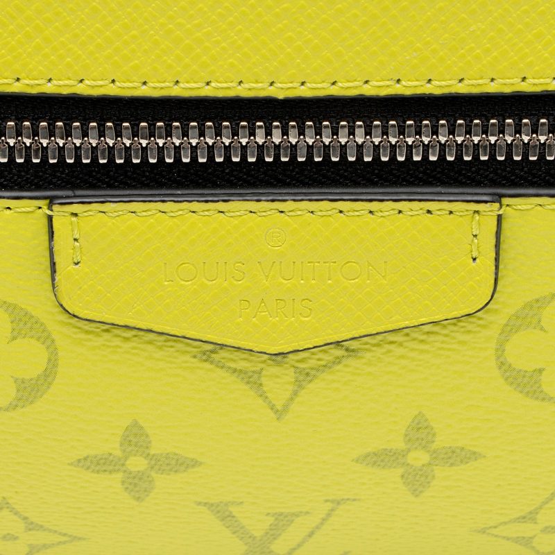 Louis Vuitton Taigarama Leather Outdoor Messenger Bag (2LtRge) - Image 9