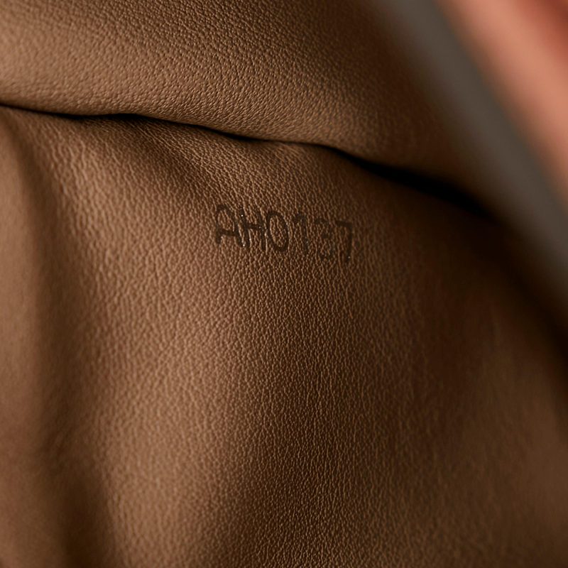 Louis Vuitton Taurillon Capucines PM (26073) - Image 8