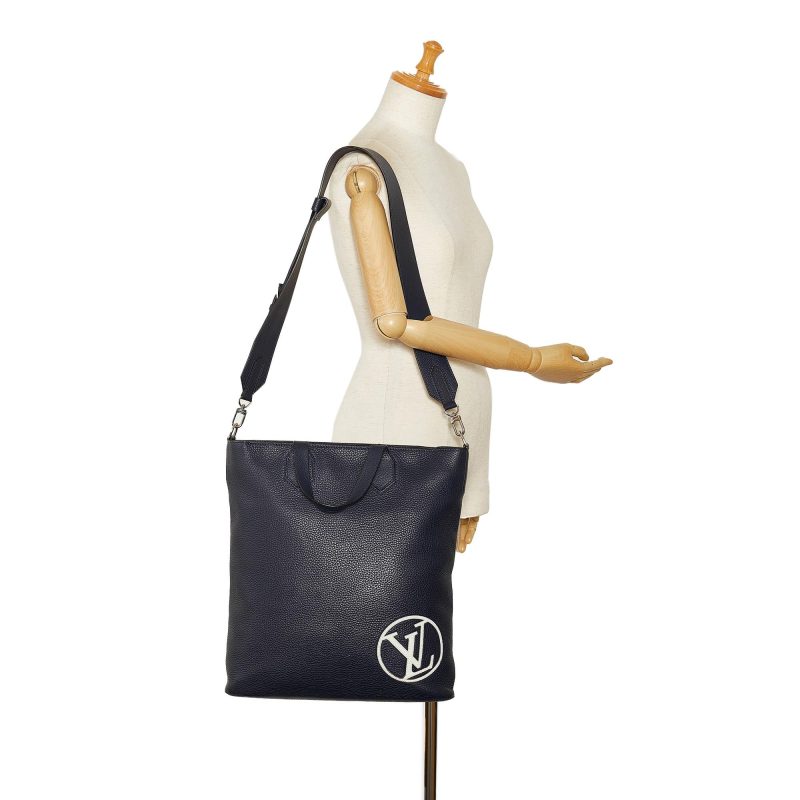 Louis Vuitton Taurillon East Side Tote MM (pwrTpS) - Image 5