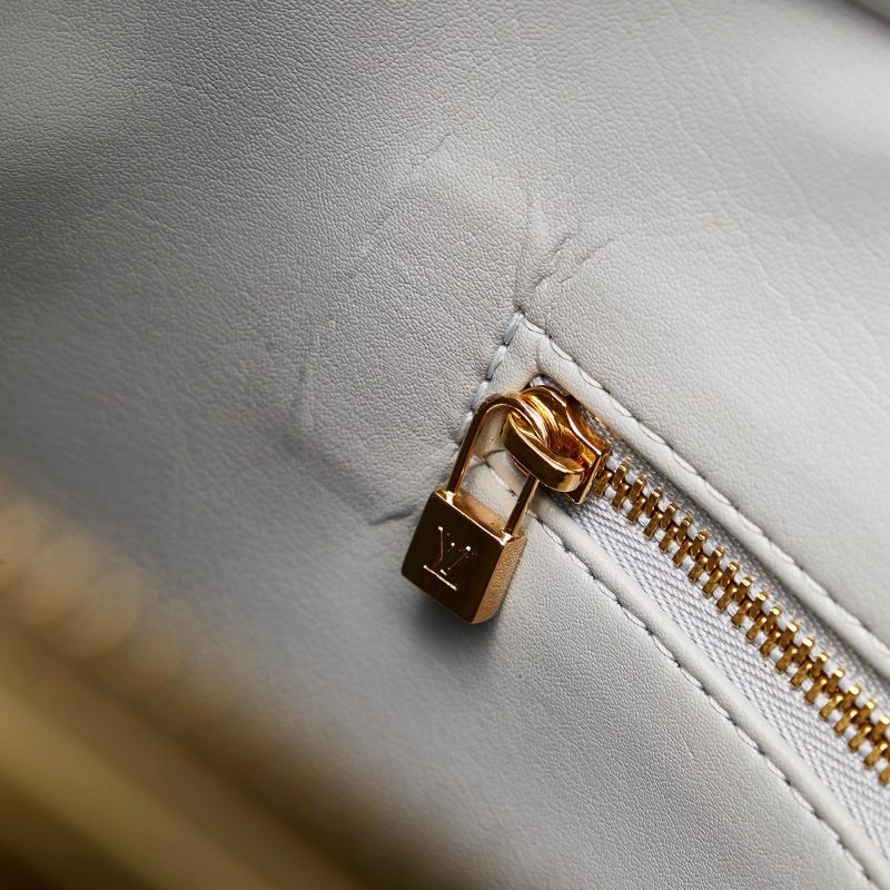 Louis Vuitton Vernis Houston (34364) - Image 9
