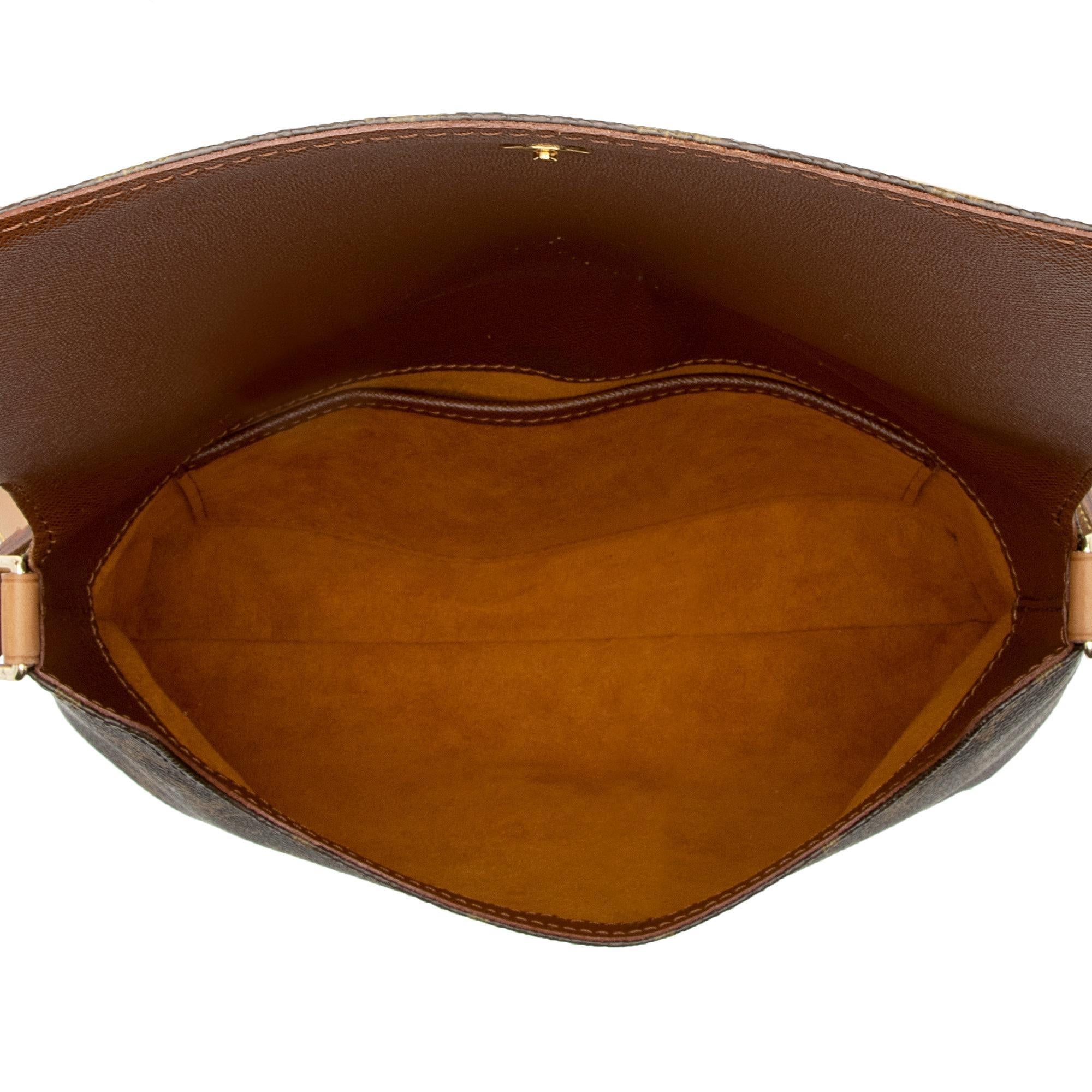 Louis Vuitton Vintage Monogram Canvas Musette Tango Shoulder Bag (YLN5hB) - Image 7